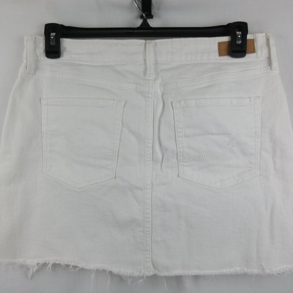 Levi's Women's Blue Jean Style Mini Skirt Size 14--W32 Color White NWOT - Picture 3 of 8